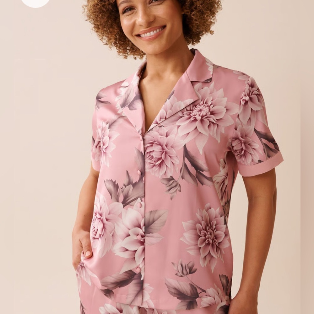 NWT La Vie En Rose Dahlia Print Satin and Chiffon sleep top and Pants set​
